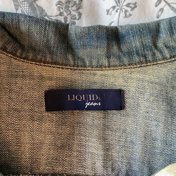 Distressed Cropped Denim Vest - Picture 2 of 4